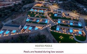 Deos Luxury Suites - Adults Only
